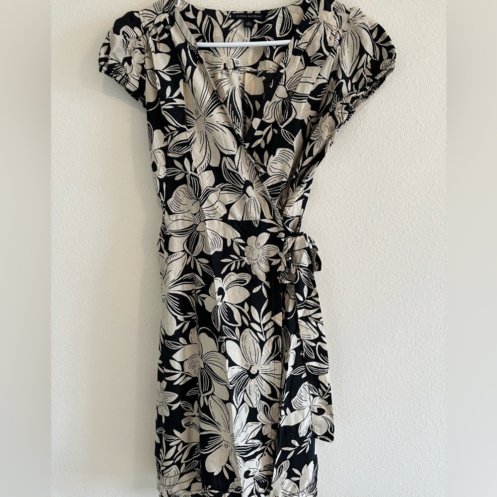 Banana Republic White and Black Floral Print Silk Wrap Dress
